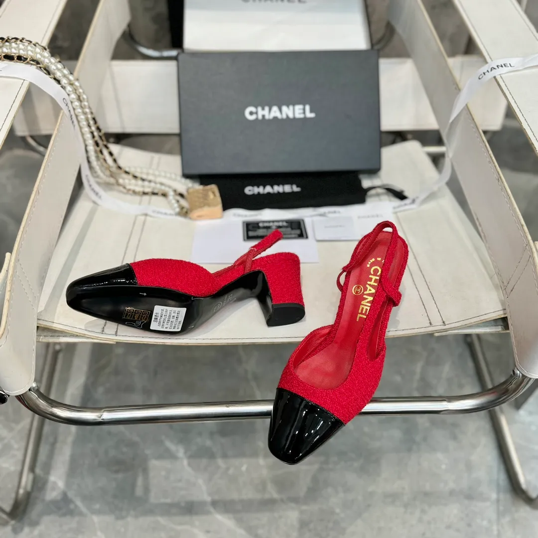 👟👟Ex-factory price 480👟👟 CHANEL Chanel flat bottom series🌹Fashionable classic sandals loved by all stars Fabric [👉] Mixed sheepskin👠🐏 Lining [👉] Silk sheep lining👠🐏 Insole [👉] Silk sheep👠🐏 Sole [👉] Genuine leather outsole imported from Italy 🌻 Packaging [👉] Chanel original box packaging 🌸 Code number [🦶🏻] 34-42 (⚠️34.41.42 is a custom code and cannot be returned or exchanged. Please understand)